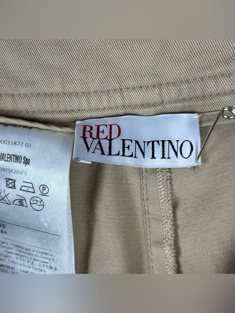 Red Valentino Garavani Embroidered Patch Khaki Shorts Size US 4 Preppy Resort - Picture 12 of 14